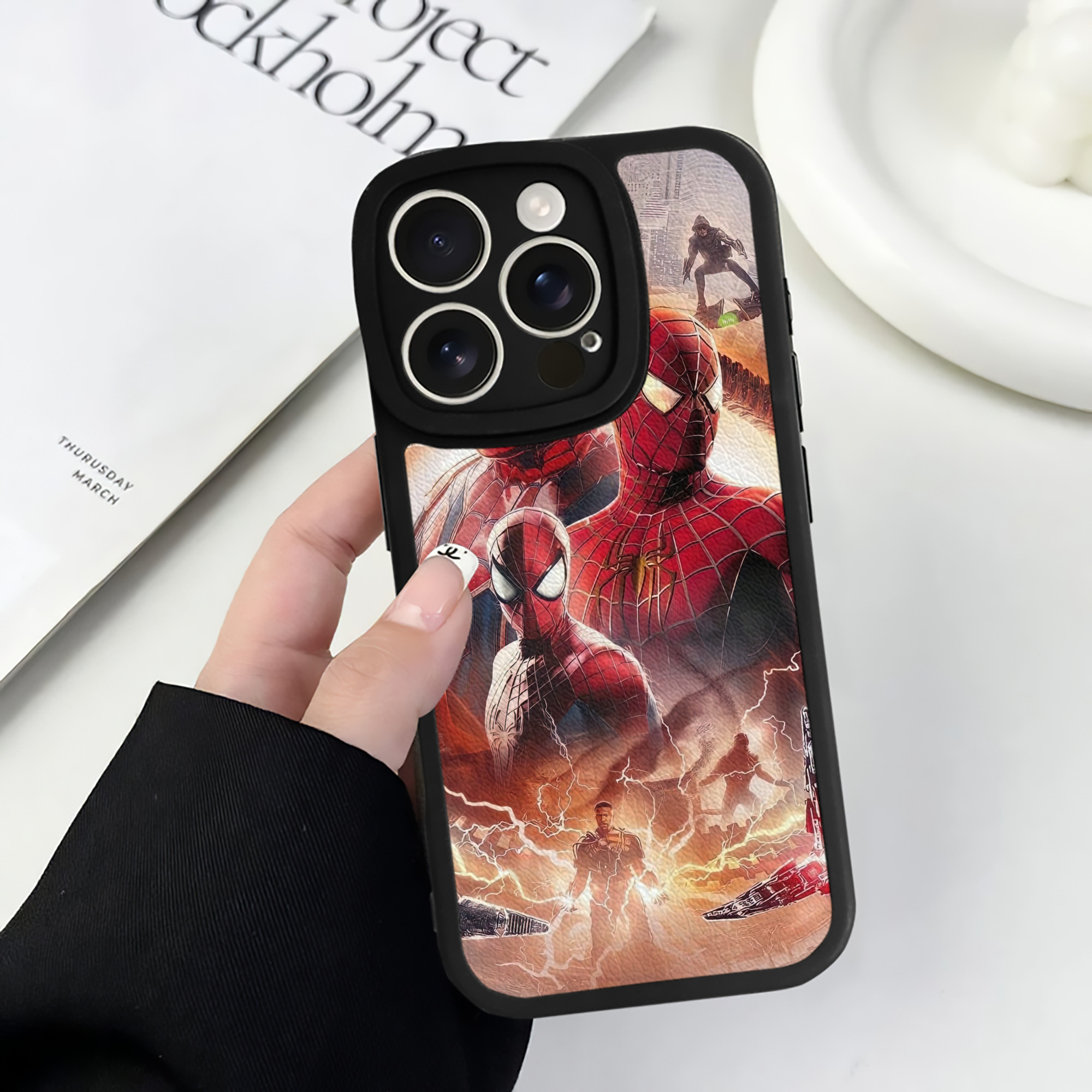 （画像用） Spider Man スパイダーマン 【iPhone 16シリーズ対応】シリコンスマホケース（レザー調） 材質：シリコン
